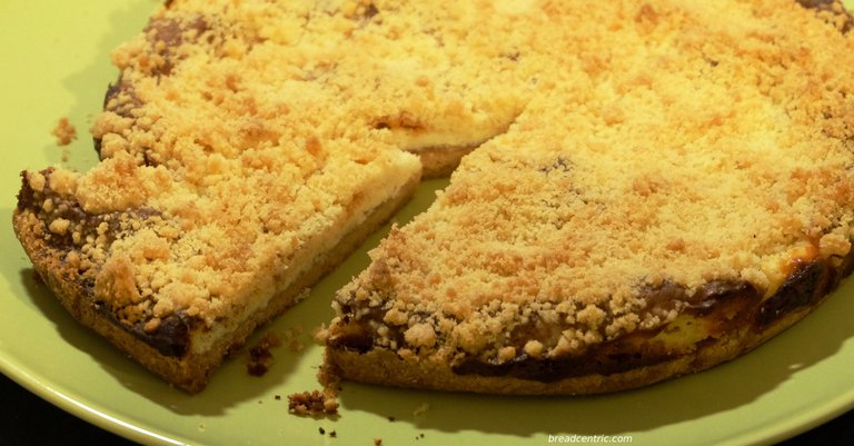 Cheese crumble cake