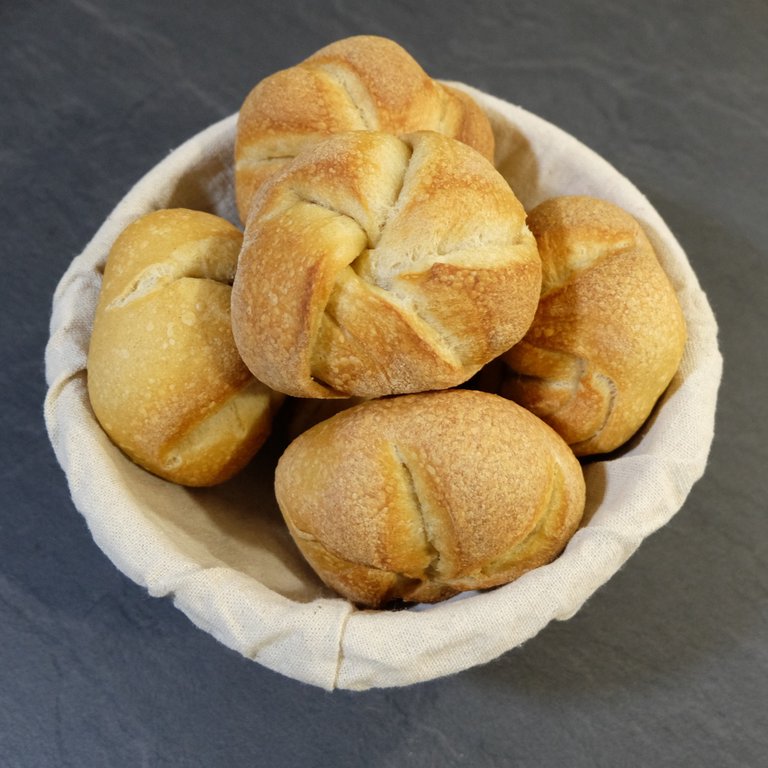 Kaiser rolls