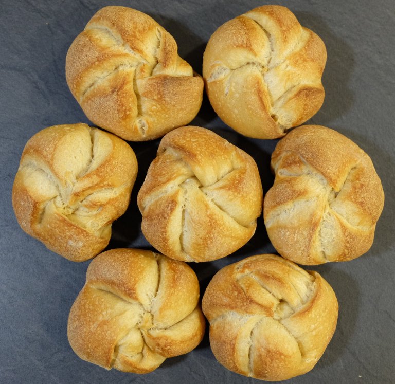 Kaiser rolls
