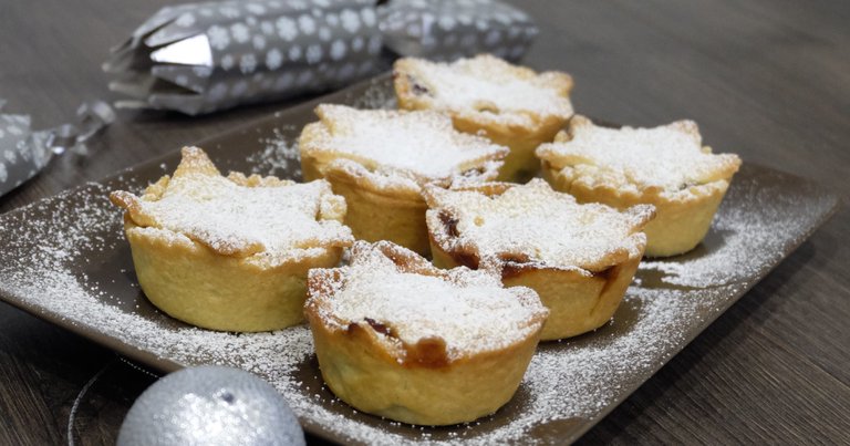 Mince Pies. Wholemeal and Plain. Pełnoziarniste i zwykłe.