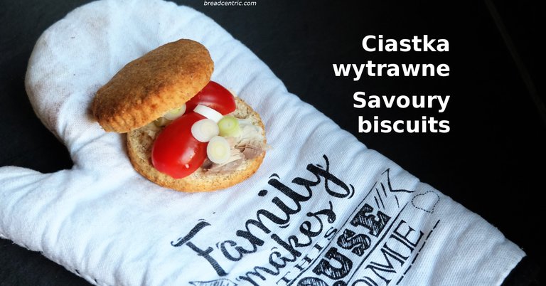 Savoury biscuits with sourdough