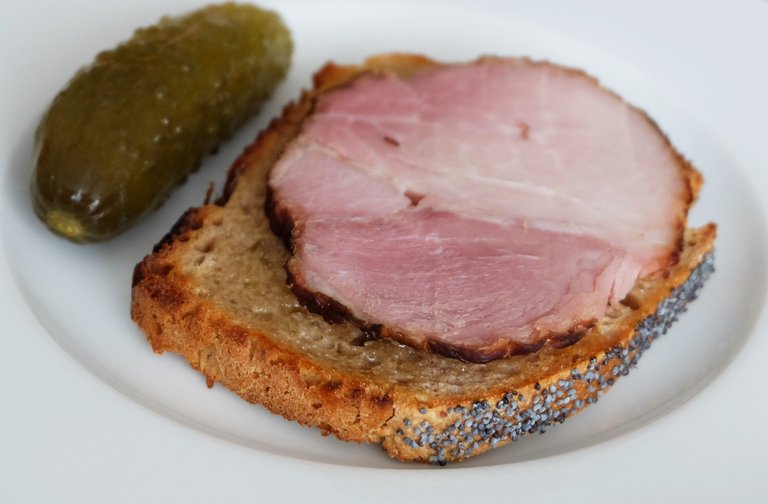 Three-phase rye-wheat sourdough, toasted, with a home-made ham