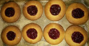 Freshly baked jammy doddgers